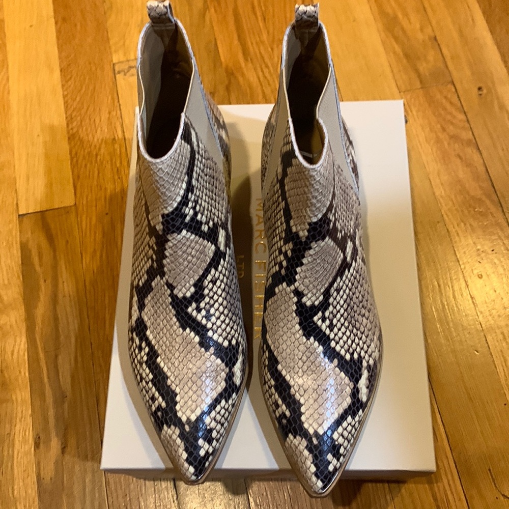 New Marc Fisher Ltd Natural Multi Texture snake skin look boots women’s size 8